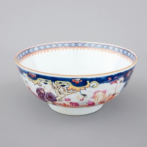 A good Chinese export porcelain Mandarin pattern bowl, 18th C. — photo 1