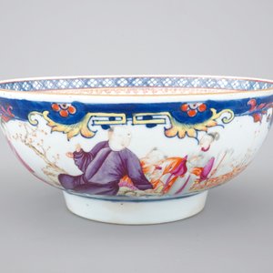 A good Chinese export porcelain Mandarin pattern bowl, 18th C. — photo 4