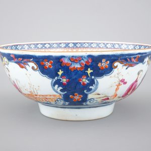 A good Chinese export porcelain Mandarin pattern bowl, 18th C. — photo 5