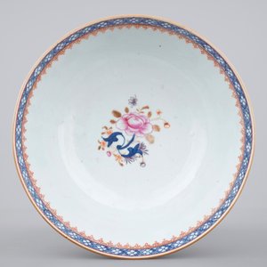 A good Chinese export porcelain Mandarin pattern bowl, 18th C. — photo 6