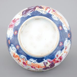 A good Chinese export porcelain Mandarin pattern bowl, 18th C. — photo 7