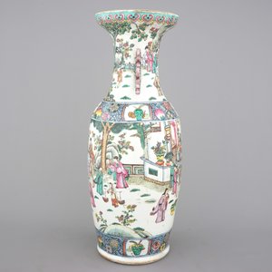 A good Chinese famille rose porcelain vase with a garden scene, 19th C. — photo 2