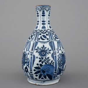A good Dutch Delft blue and white chinoiserie Wan-Li bottle vase,  17th C. — 照片 4