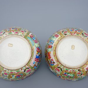 A good pair of Chinese Canton rose medallion bowls, 19th C. — photo 6