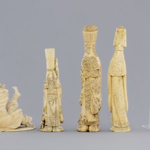 A good set of five Japanese carved ivory figures, 19th C. — foto 3