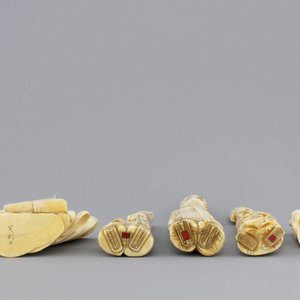 A good set of five Japanese carved ivory figures, 19th C. — foto 5