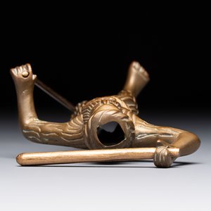 A Gothic brass chandelier finial in the form of a Wild Man, Flanders, ca. 1500 — photo 6