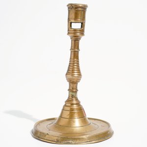 A gothic bronze candlestick, Low Countries, 16th C. — photo 3