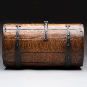 A Gothic Revival oak casket with wrought-iron mounts, 19th C. — 照片 7