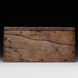 A Gothic wrought iron-mounted oak chest, probably France, 14/15th C. — 照片 7