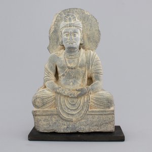 A gray schist figure of a seated Buddha, Gandhara, prob. 2nd/3rd C. — 照片 1