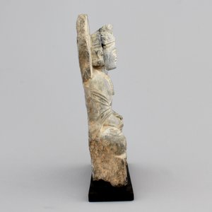 A gray schist figure of a seated Buddha, Gandhara, prob. 2nd/3rd C. — 照片 4