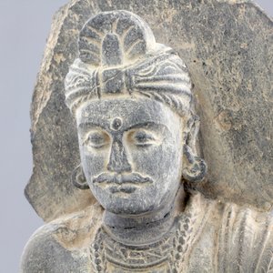 A gray schist figure of a seated Buddha, Gandhara, prob. 2nd/3rd C. — 照片 7