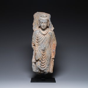 A grey schist figure of Buddha Shakyamuni, Gandhara, 3rd/4th C. — photo 2