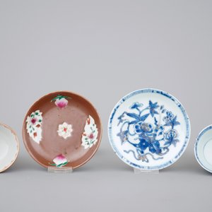 A group of 10 Chinese cups and saucers: Famille rose and batavia brown with blue, white and gilt, Kangxi-Qianlong, 18th C. — photo 2