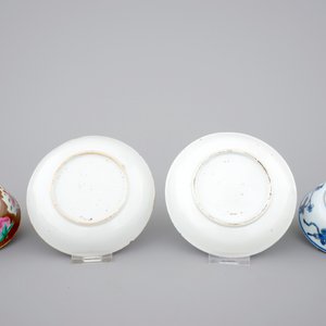 A group of 10 Chinese cups and saucers: Famille rose and batavia brown with blue, white and gilt, Kangxi-Qianlong, 18th C. — photo 3