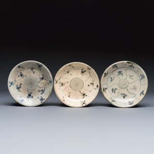 A group of 11 Chinese blue and white and white-glazed wares — photo 2