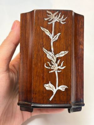 A group of 11 Chinese carved bamboo and wooden works, 19/20th C. — photo 18