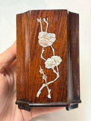 A group of 11 Chinese carved bamboo and wooden works, 19/20th C. — photo 19