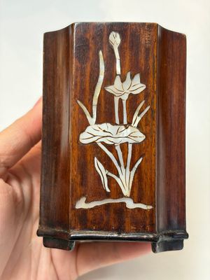 A group of 11 Chinese carved bamboo and wooden works, 19/20th C. — photo 20