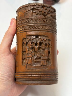 A group of 11 Chinese carved bamboo and wooden works, 19/20th C. — photo 31