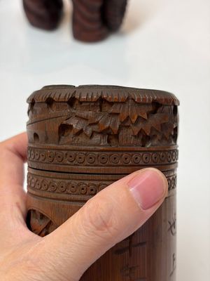 A group of 11 Chinese carved bamboo and wooden works, 19/20th C. — photo 36