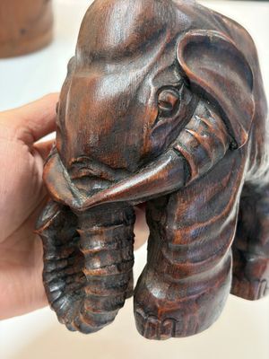 A group of 11 Chinese carved bamboo and wooden works, 19/20th C. — photo 44
