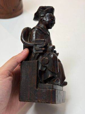 A group of 11 Chinese carved bamboo and wooden works, 19/20th C. — photo 47