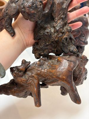 A group of 11 Chinese carved bamboo and wooden works, 19/20th C. — photo 10