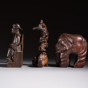 A group of 11 Chinese carved bamboo and wooden works, 19/20th C. — photo 15