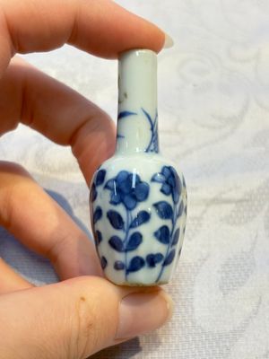 A group of 12 Chinese blue and white miniature vases and a small bottle vase, Kangxi — photo 11
