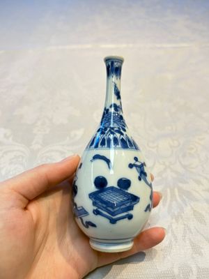 A group of 12 Chinese blue and white miniature vases and a small bottle vase, Kangxi — photo 2