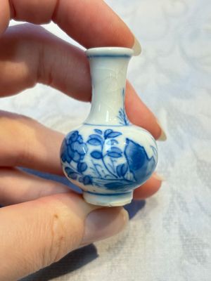 A group of 12 Chinese blue and white miniature vases and a small bottle vase, Kangxi — photo 24