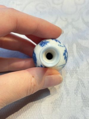 A group of 12 Chinese blue and white miniature vases and a small bottle vase, Kangxi — photo 25