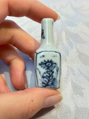 A group of 12 Chinese blue and white miniature vases and a small bottle vase, Kangxi — photo 33