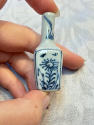 A group of 12 Chinese blue and white miniature vases and a small bottle vase, Kangxi — photo 34