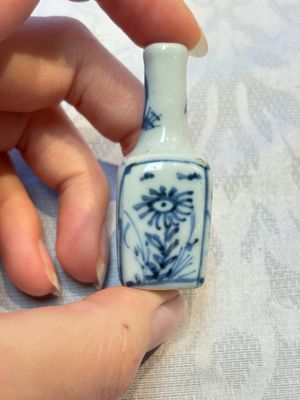 A group of 12 Chinese blue and white miniature vases and a small bottle vase, Kangxi — photo 35