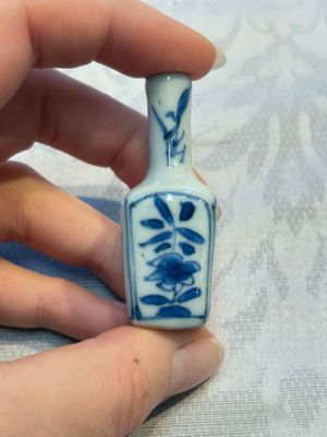 A group of 12 Chinese blue and white miniature vases and a small bottle vase, Kangxi — photo 39