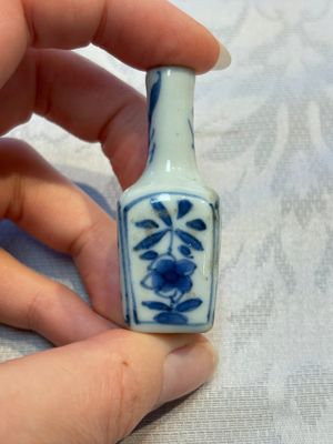 A group of 12 Chinese blue and white miniature vases and a small bottle vase, Kangxi — photo 40