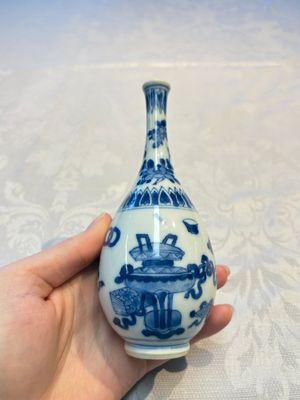 A group of 12 Chinese blue and white miniature vases and a small bottle vase, Kangxi — photo 4