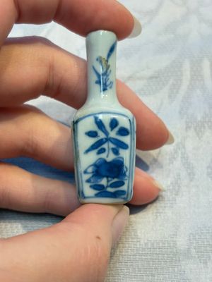 A group of 12 Chinese blue and white miniature vases and a small bottle vase, Kangxi — photo 41