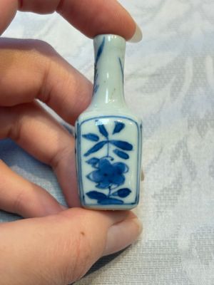 A group of 12 Chinese blue and white miniature vases and a small bottle vase, Kangxi — photo 42