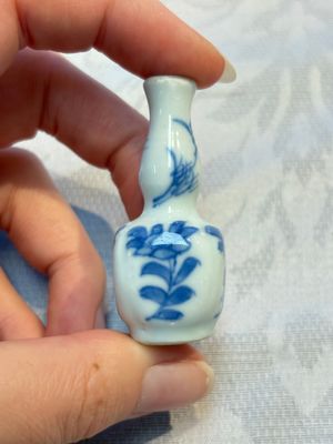 A group of 12 Chinese blue and white miniature vases and a small bottle vase, Kangxi — photo 48