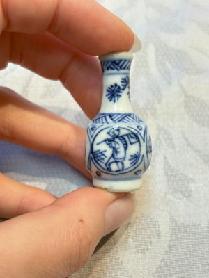 A group of 12 Chinese blue and white miniature vases and a small bottle vase, Kangxi — photo 52