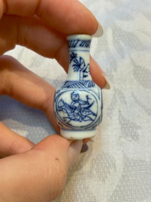 A group of 12 Chinese blue and white miniature vases and a small bottle vase, Kangxi — photo 53