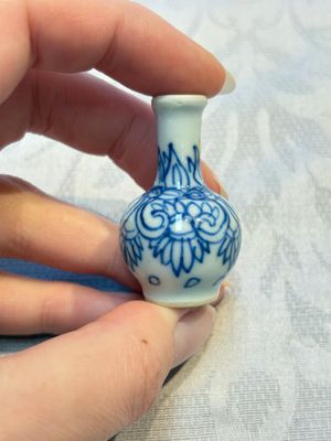 A group of 12 Chinese blue and white miniature vases and a small bottle vase, Kangxi — photo 57