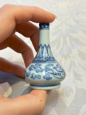 A group of 12 Chinese blue and white miniature vases and a small bottle vase, Kangxi — photo 76