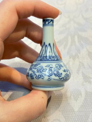 A group of 12 Chinese blue and white miniature vases and a small bottle vase, Kangxi — photo 78