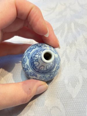 A group of 12 Chinese blue and white miniature vases and a small bottle vase, Kangxi — photo 79