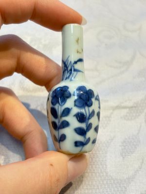 A group of 12 Chinese blue and white miniature vases and a small bottle vase, Kangxi — photo 10
